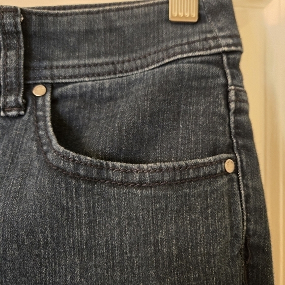 Fabulously slimming by Chicos, ankle jeans size 0 Dark Wash - Picture 3 of 15